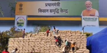 जनकपुर धान केंद्र में संकट: स्टोरेज फुल, बारिश और ऊपर से गुजरती बिजली लाइनें बनी खतरा