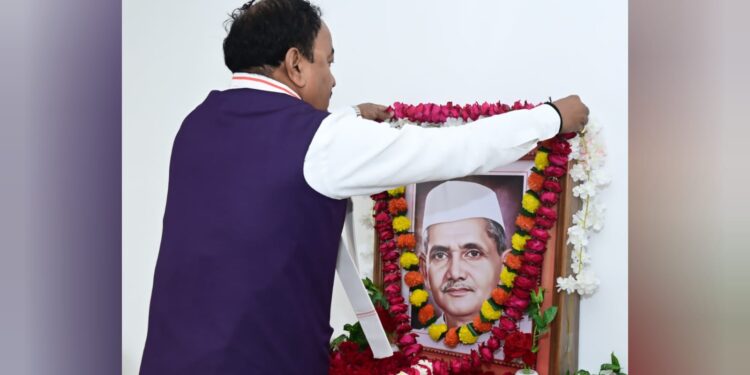 ‘जय जवान-जय किसान’ के जनक शास्त्री जी को नमन, केशव प्रसाद मौर्य ने दी श्रद्धांजलि