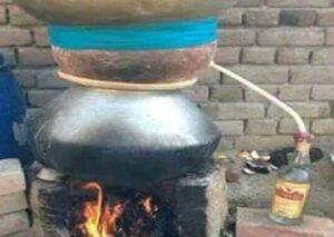 कच्ची शराब बना कुटीर उद्योग: बृजमनगंज में हर गांव में भट्टी, हर गली में नशा