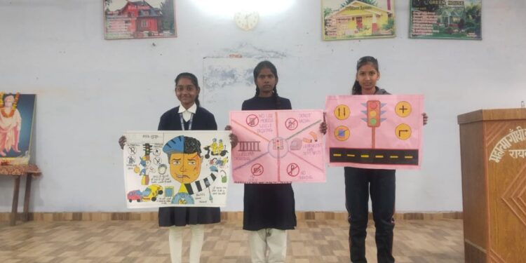 रायबरेली में सड़क सुरक्षा प्रतियोगिताएं संपन्न, छात्राओ ने दिया जागरूकता का संदेश