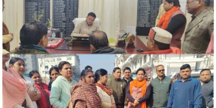 पंडित खेड़ा की समस्याओं पर नगर आयुक्त सख्त, संजय गुप्ता के नेतृत्व में जनता पहुँची कार्यालय