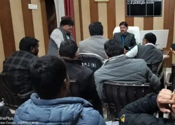 बृजमनगंज ब्लॉक में विकास कार्यों की समीक्षा, बीडीओ ने फार्मर रजिस्ट्री व SIR में तेजी के दिए निर्देश