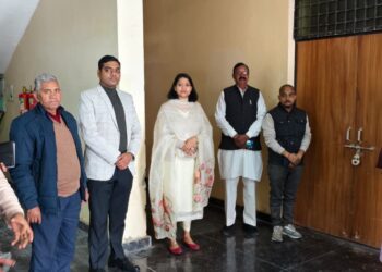 रायबरेली में डीएम ने राजनीतिक दलों के प्रतिनिधियों संग ईवीएम-वीवीपैट वेयरहाउस का किया निरीक्षण