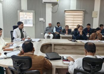 एसआईआर को लेकर डीईओ की समीक्षा बैठक, महिला व युवा मतदाता पंजीकरण पर फोकस