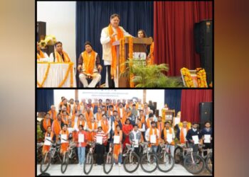 RWA के प्रबुद्ध मतदाता तय करते हैं देश की दिशा: डॉ. राजेश्वर सिंह, मेधावियों को लैपटॉप-साइकिल का वितरण