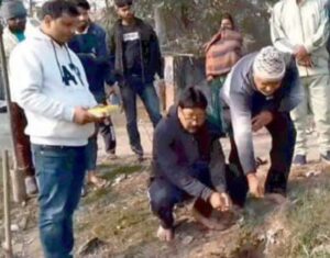 भूमि पूजन करते नगर पंचायत अध्यक्ष