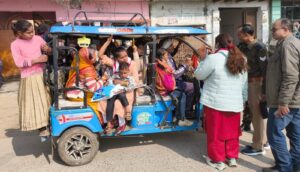 ऑटो बना मौत का वाहन! बृजमनगंज क्षेत्र में यात्री जान जोखिम में डालने को मजबूर