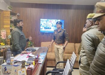 रायबरेली एसपी ने गणतंत्र दिवस की पूर्व संध्या पर किया सघन चेकिंग एवं पैदल गश्त