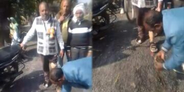 बृजमनगंज में सड़क मरम्मत की खुली पोल, बिना डामर गिट्टी डालने का वीडियो वायरल