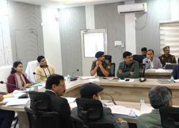 रायबरेली में सड़क सुरक्षा पर सख्ती: डीएम-एसपी ने ओवरस्पीडिंग, रॉन्ग साइड व अवैध कट पर कार्रवाई के दिए निर्देश