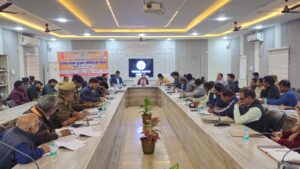 रायबरेली में सड़क सुरक्षा पर सख्ती: डीएम-एसपी ने ओवरस्पीडिंग, रॉन्ग साइड व अवैध कट पर कार्रवाई के दिए निर्देश