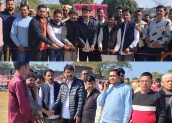 बृजमनगंज में कमला देवी राधेश्याम मेमोरियल क्रिकेट प्रतियोगिता शुरू, उद्घाटन मैचों में दिखा युवाओं का जोश