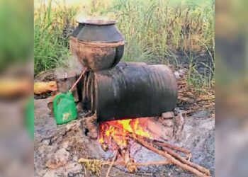 बृजमनगंज के कई गांवों में कच्ची शराब का अवैध कारोबार सक्रिय, ग्रामीणों ने प्रशासन से कार्रवाई की मांग