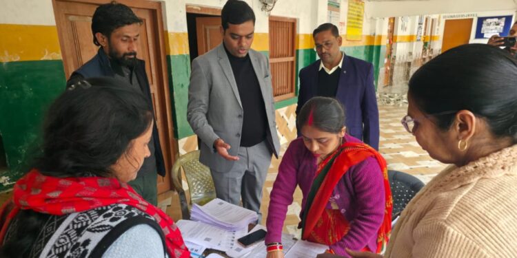 मतदाता सूची पुनरीक्षण: दावे-आपत्तियां प्राप्त, सूचियां बूथों पर प्रदर्शित