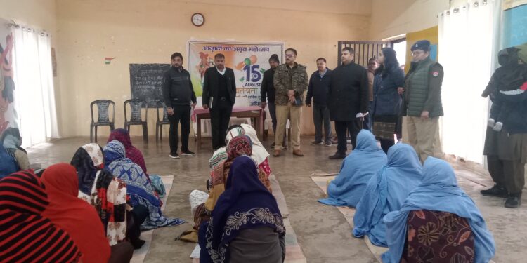 जिला कारागार में बंदियों के विधिक अधिकारों पर जागरूकता शिविर