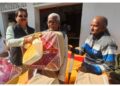 मकर संक्रांति से पहले बनी बंथरा में जनसेवा, शंकरी सिंह ने बांटे कंबल व खिचड़ी किट