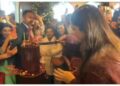 दीपिका पादुकोण ने फैंस के साथ मनाया प्री-बर्थडे, केक काटते समय गूंजा ‘आंखों में तेरी’