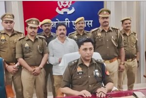 रोल्डगोल्ड की फेरी करने वाला निकला चोर, लाखों रुपए के चोरी के सोने चांदी के आभूषण के साथ गिरफ्तार