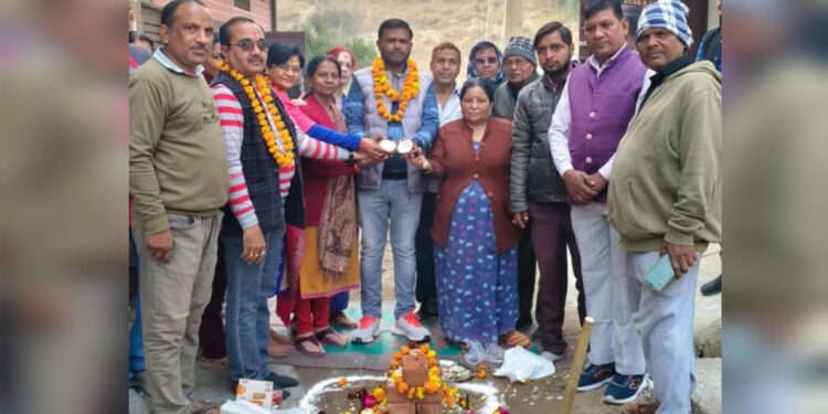 सरोजनीनगर: पार्षद निधि से इंटरलॉकिंग सड़क और नाली निर्माण का शिलान्यास