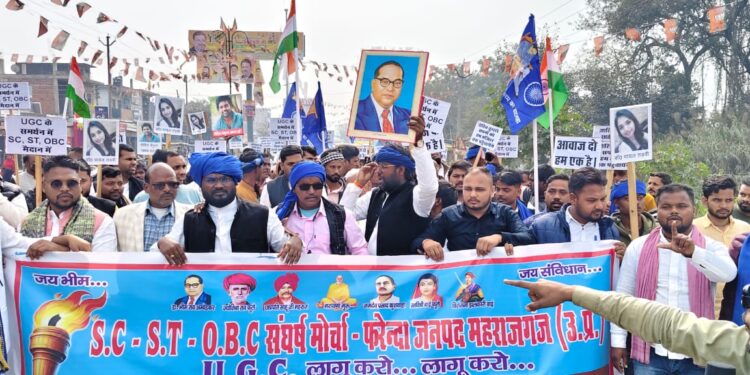 फरेंदा में यूजीसी नए कानून के समर्थन में रैली, राष्ट्रपति को भेजा ज्ञापन