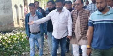 सरोजनीनगर में सफाई व जलभराव से लोग परेशान, पार्षद रामनरेश रावत ने किया पैदल निरीक्षण