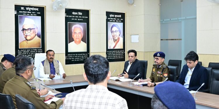 बजट सत्र से पहले उपमुख्यमंत्री केशव प्रसाद मौर्य ने की कानून-व्यवस्था की समीक्षा, अधिकारियों को दिए सख्त निर्देश