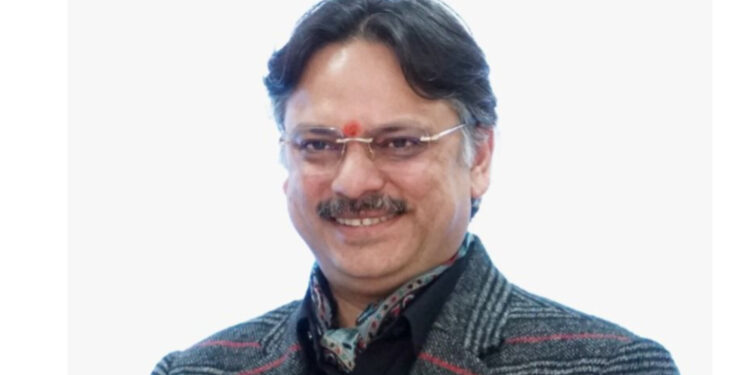 लखनऊ के लिए 20 साल का आधुनिक ट्रैफिक रोडमैप प्रस्तावित, विधायक डॉ. राजेश्वर सिंह ने CM योगी को सौंपा इंटीग्रेटेड प्लान