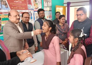 राष्ट्रीय कृमि मुक्ति दिवस पर जिलेभर में अभियान शुरू, बच्चों को खिलाई गई एल्बेंडाजोल