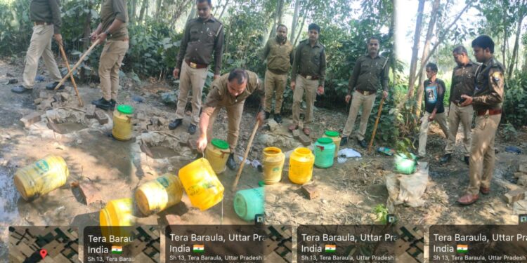 रायबरेली में आबकारी टीम की कार्रवाई, 42 लीटर कच्ची शराब बरामद, 250 किलो लहन नष्ट