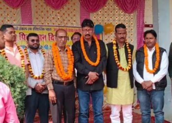 बृजमनगंज में मातृ-पितृ पूजन दिवस: बच्चों ने माता-पिता का किया सम्मान, अध्यक्ष ने दी फीस की गारंटी