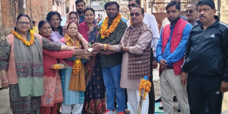 सरोजनी नगर में 9 लाख की सीसी सड़क और नाली का शिलान्यास, मानस नगर कॉलोनी को मिलेगी राहत