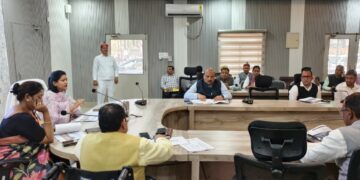 रायबरेली में डीएम सख्त: निर्माण कार्य समय पर पूरे न करने पर होगी पेनाल्टी