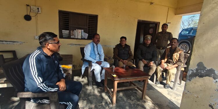 मनरेगा नाम बदलने के विरोध में पूर्व राज्य मंत्री सुरेंद्र विक्रम सिंह नजरबंद, पुलिस कार्रवाई पर कांग्रेस का विरोध