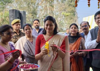 डीएम ने नवनिर्मित संकुल भवन का किया उद्घाटन
