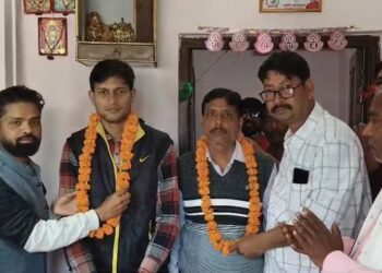 महाराजगंज: बृजमनगंज के आदित्य जायसवाल बने बैंक शाखा प्रबंधक, नगर में जश्न का माहौल