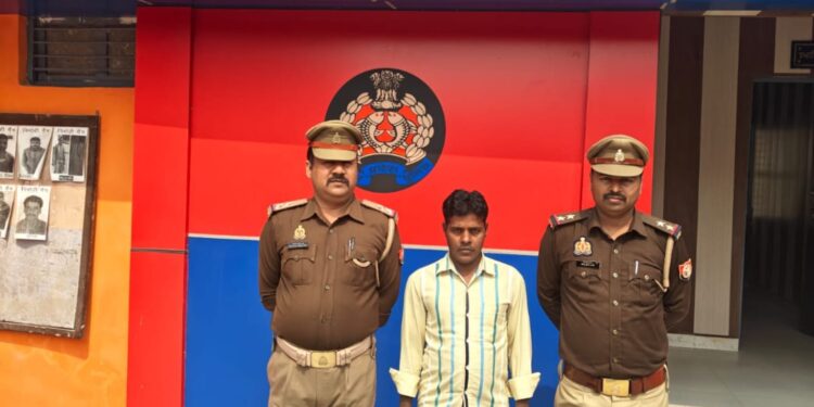 महाराजगंज: पत्नी पर जानलेवा हमला कर 8 माह से फरार आरोपी गिरफ्तार