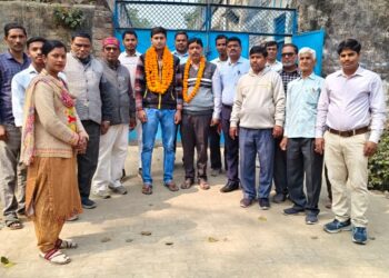 आईबीपीएस में चयनित आदित्य कुमार पहुंचे अपने स्कूल, गुरुजनों का लिया आशीर्वाद