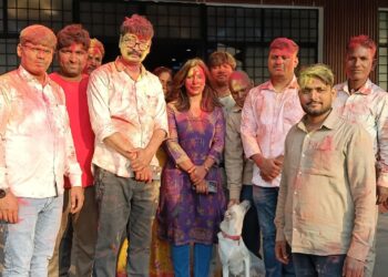 बृजमनगंज नगर पंचायत में होली मिलन समारोह, गुलाल और भाईचारे के रंग में रंगा कार्यालय