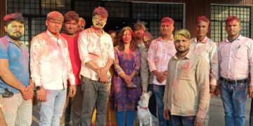 बृजमनगंज नगर पंचायत में होली मिलन समारोह, गुलाल और भाईचारे के रंग में रंगा कार्यालय