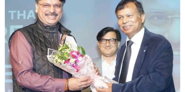 “चरित्र तय करता है आपकी ऊँचाई”- IIM लखनऊ में MBA छात्रों को डॉ. राजेश्वर सिंह का सीधा मंत्र