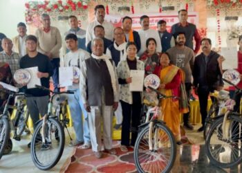 ‘आपका विधायक–आपके द्वार’ का 156वां शिविर: 86 लोगों का नेत्र परीक्षण, 4 मेधावियों को साइकिल