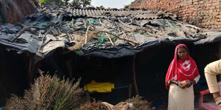 पिता की कब्र पर खड़ी बेटी की शादी, घर में रोटी तक नहीं- सिस्टम खामोश, समाजसेवी बने सहारा