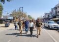 त्योहारों पर शांति बनाए रखने की अपील, जनपद में भारी पुलिस बल के साथ फ्लैग मार्च