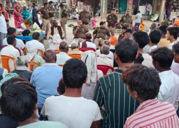 बृजमनगंज में होली-रमजान को लेकर सख्ती, पीस कमेटी बैठक में दी चेतावनी