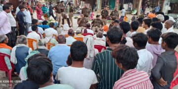 बृजमनगंज में होली-रमजान को लेकर सख्ती, पीस कमेटी बैठक में दी चेतावनी