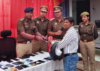 लखनऊ: कृष्णानगर पुलिस ने बरामद किए 40 मोबाइल फोन, मालिकों को लौटाए