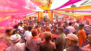 सरोजनीनगर में भव्य होली मिलन: हजारों लोगों के साथ रंगों में रमे डॉ. राजेश्वर सिंह