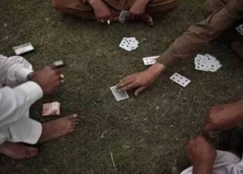 बृजमनगंज में गैस गोदाम के पास बगीचे में खुला जुआ, देर रात तक जुटते हैं जुआरी