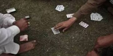 बृजमनगंज में गैस गोदाम के पास बगीचे में खुला जुआ, देर रात तक जुटते हैं जुआरी