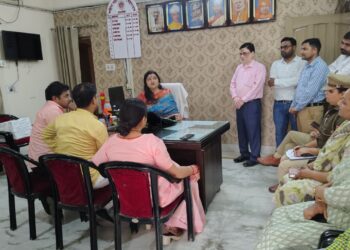 बहराइच में महिला आयोग की सदस्य एकता सिंह ने की जनसुनवाई, अधिकारियों को दिए सख्त निर्देश